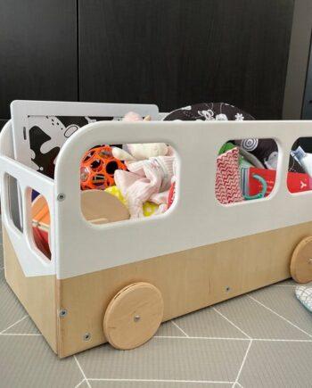 Laste mänguasjakast ratastel – Buss