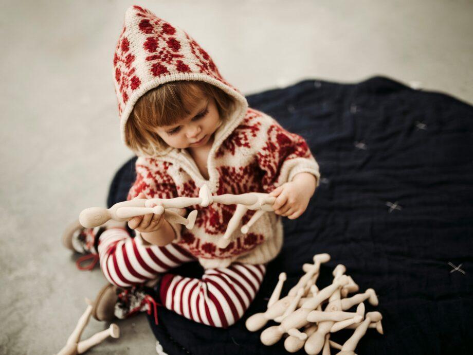 Wooden Story puidust pöögist nukk pükstega