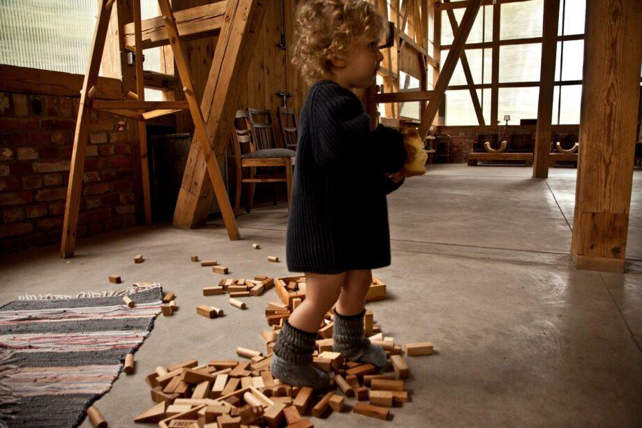 Wooden Story puidust klotsid karbis – naturaalne, 30 tk