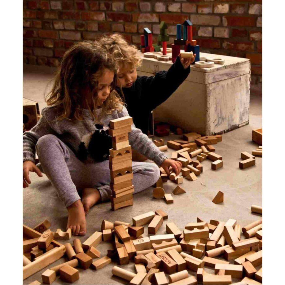 Wooden Story puidust klotsid karbis – naturaalne, 63 tk