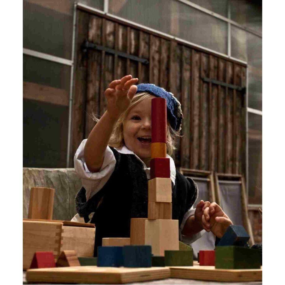 Wooden Story Puidust klotsid karbis – värvilised, 63 tk