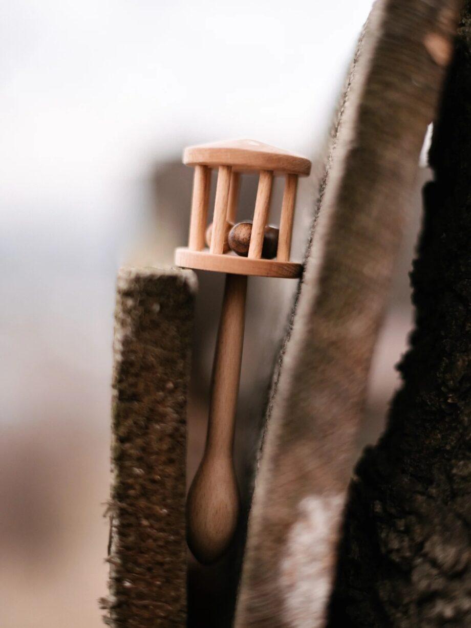 Wooden Story puidust kõristi Lelek – muusikaline beebimänguasi looduslikust puidust